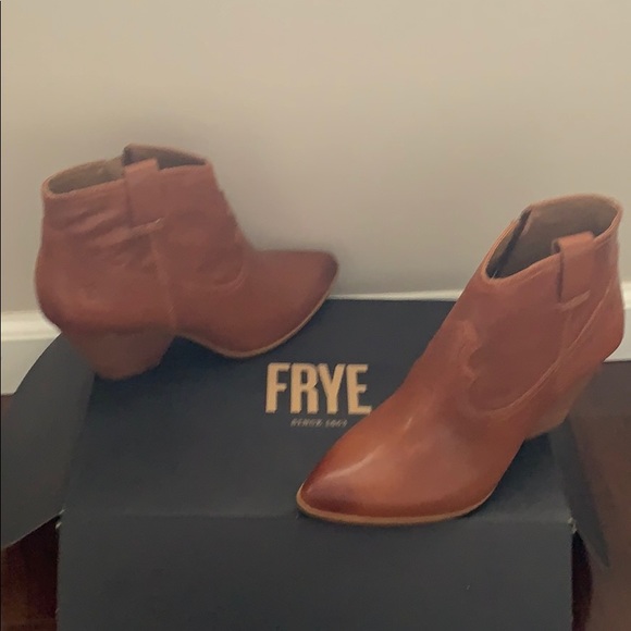 BRAND NEW! Ankle boots - Picture 1 of 3